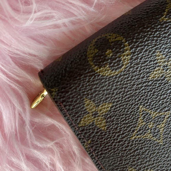 Louis Vuitton Wallet - Picture 15 of 16